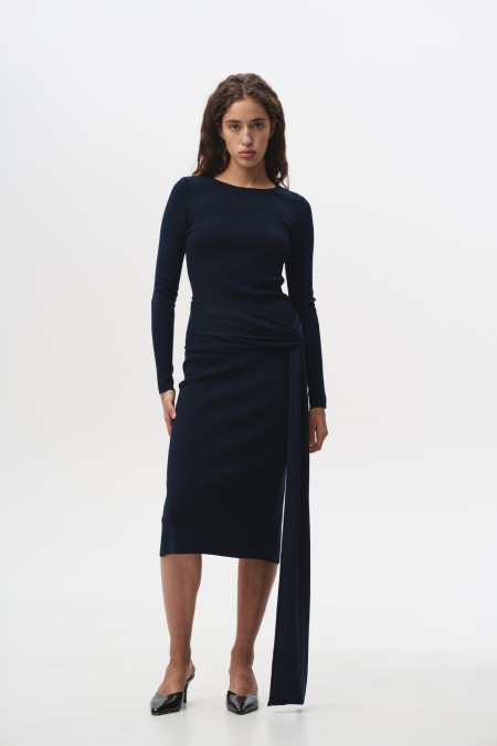 Платье с поясом на завязке из вискозы темно-синяя Платье с поясом на завязке из вискозы темно-синяя