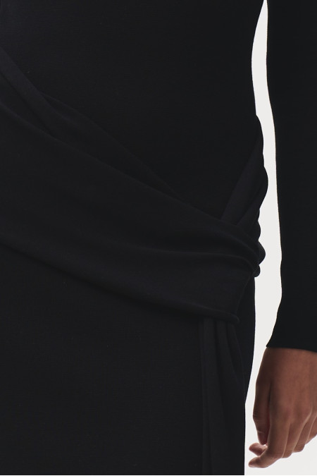 Платье с поясом на завязке из вискозы черное