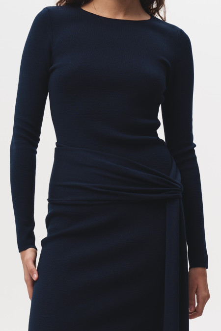 Платье с поясом на завязке из вискозы темно-синяя Платье с поясом на завязке из вискозы темно-синяя