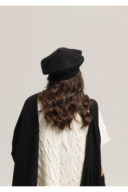 Трикотажний берет чорний