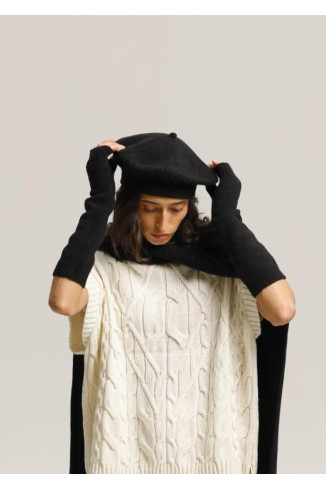 Трикотажний берет чорний