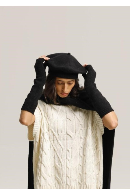 Трикотажний берет чорний