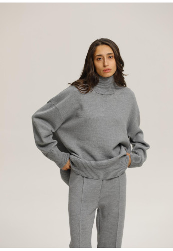 Об'ємний джемпер з напіввовни сірий