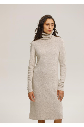 Платье с высокой горловиной бежевое