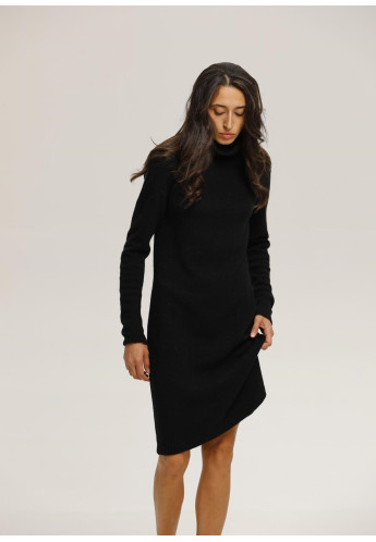 Сукня з високою горловиною чорна