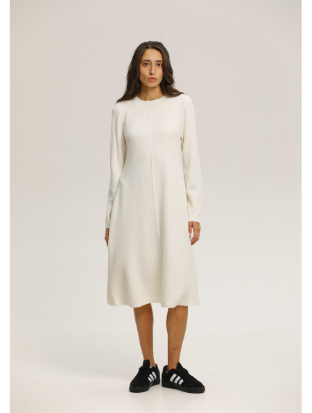 Текстурна сукня з розкльошеною спідницею молочна