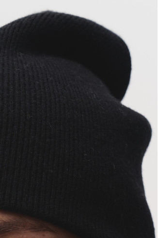 Двошарова шапка з м'якої вовни ягнят чорна