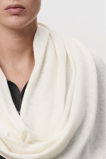 Хустка з м'якої вовни ягняти молочний