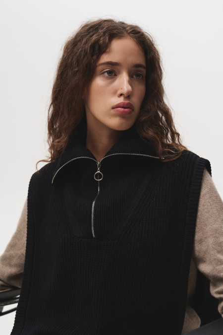 Манишка с молнией черная