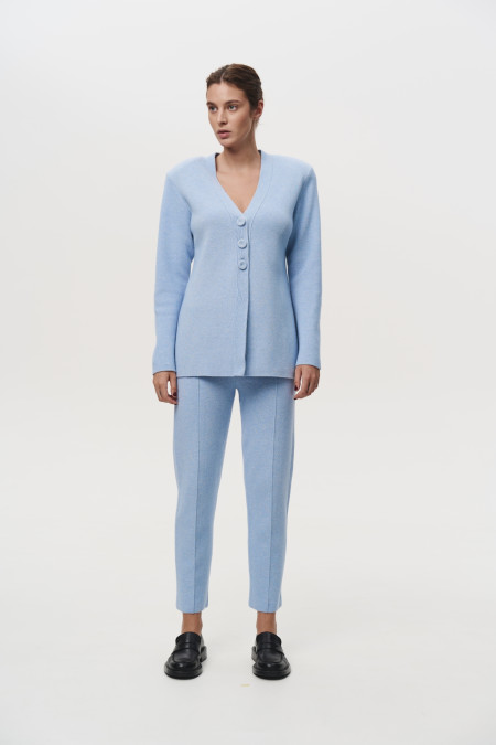 Приталенный жакет с подплечниками голубой