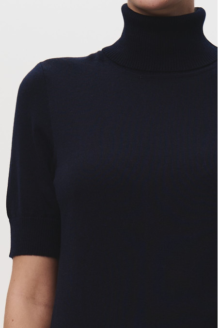 Гольф из 100% шерсти мериноса с коротким рукавом темно-синий