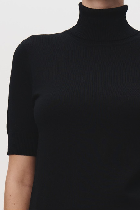 Гольф из 100% шерсти мериноса с коротким рукавом черный