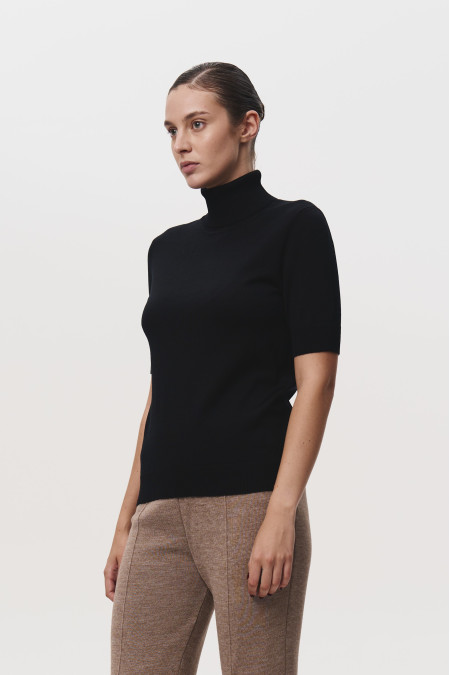 Гольф из 100% шерсти мериноса с коротким рукавом черный