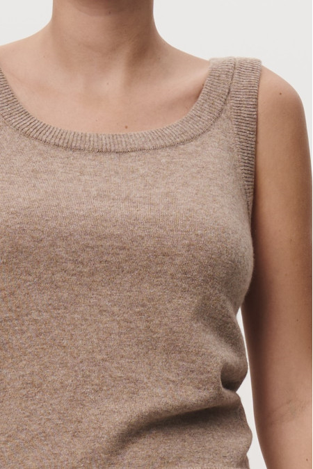 Базовий топ з вовни ягнят темно-бежевий Базовий топ з вовни ягнят темно-бежевий