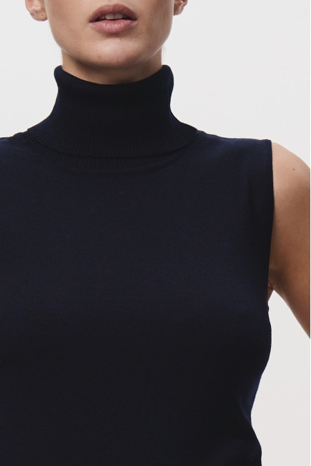 Топ з високою горловиною зі 100% вовни мериноса темно-синій Топ з високою горловиною зі 100% вовни мериноса темно-синій