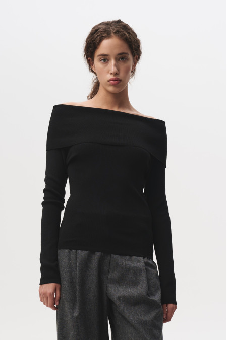 Джемпер з відкритими плечима чорний