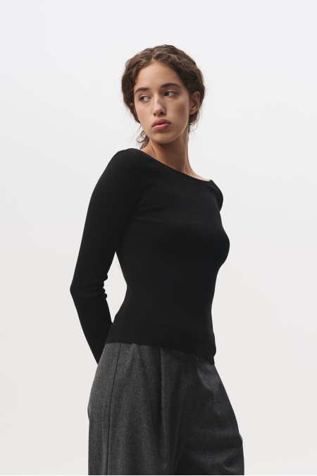 Джемпер з вирізом на спині чорний Джемпер з вирізом на спині чорний