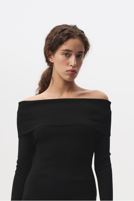 Сукня з відкритими плечима чорна Сукня з відкритими плечима чорна