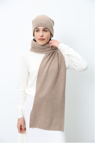 Двухслойная шапка из мягкой шерсти ягнят темно-бежевая