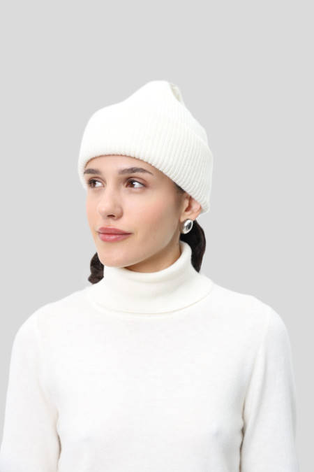 Шапка с отворотом из мягкой шерсти ягненка молочная Шапка с отворотом из мягкой шерсти ягненка молочная