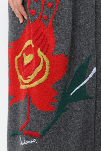 Длинный кардиган с красным вышитым цветком серый