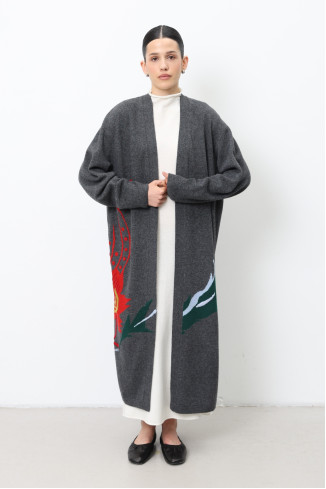 Длинный кардиган с красным вышитым цветком серый