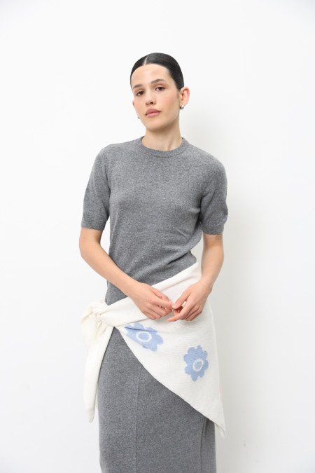 Off-White Triangular Knitted Scarf With Flowers