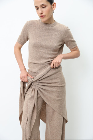 Платок из мягкой шерсти ягненка темно-бежевый