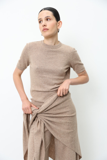 Джемпер из шерсти ягнят с коротким рукавом темно-бежевый