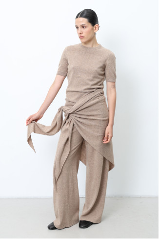 Платок из мягкой шерсти ягненка темно-бежевый