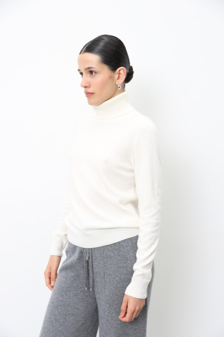 Basic Off-White Lambswool Turtleneck Basic Off-White Lambswool Turtleneck