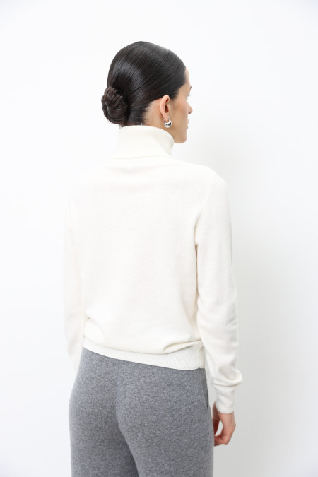 Basic Off-White Lambswool Turtleneck Basic Off-White Lambswool Turtleneck