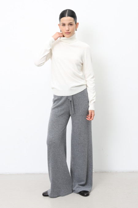 Basic Off-White Lambswool Turtleneck Basic Off-White Lambswool Turtleneck