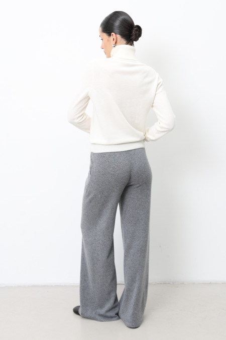 Basic Off-White Lambswool Turtleneck Basic Off-White Lambswool Turtleneck