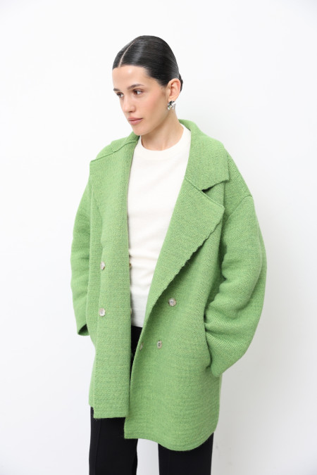 Трикотажное двухбортное полупальто зеленое
