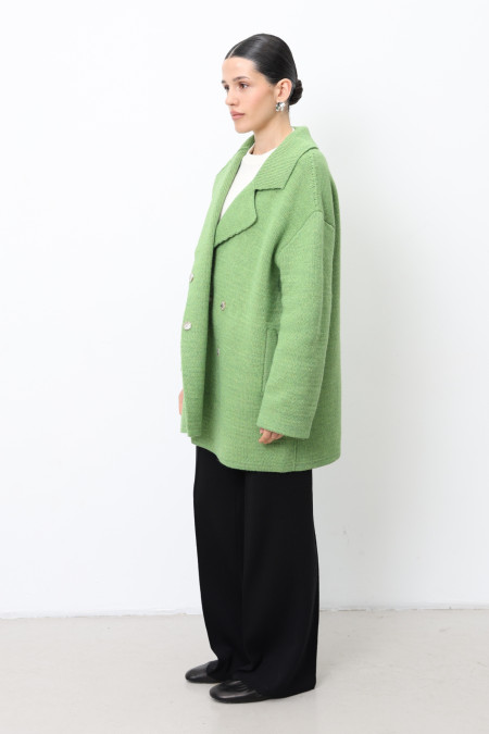 Трикотажное двухбортное полупальто зеленое