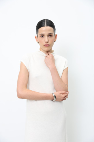 Макси-платье из шерсти ягнят без рукавов молочное