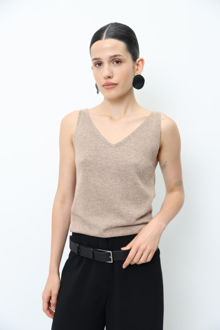 Топ із вовни ягнят з V-подібною горловиною темно-бежевий