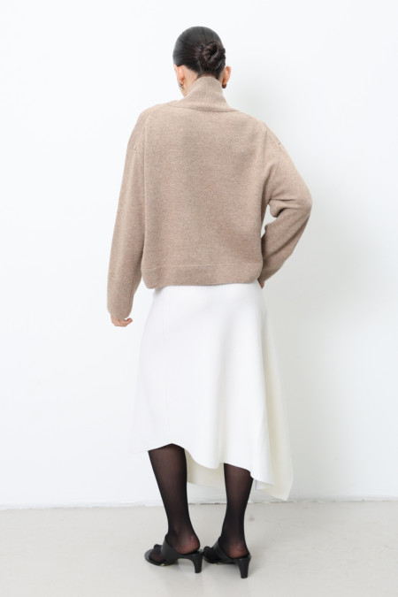 Об’ємний укорочений джемпер з вовни ягнят темно-бежевий