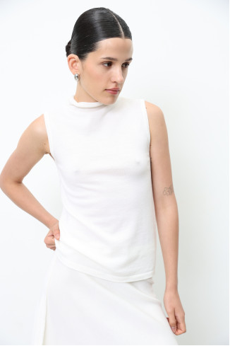 Топ с воротником-стойкой из 100% шерсти мериноса молочный