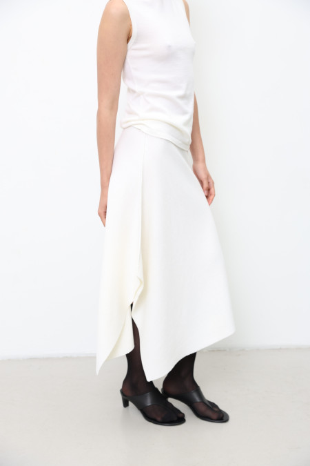 Асиметрична спідниця зі 100% вовни мериноса молочна