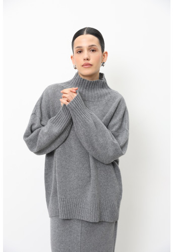 Об’ємний джемпер із коміром-стійкою з вовни ягнят сірий