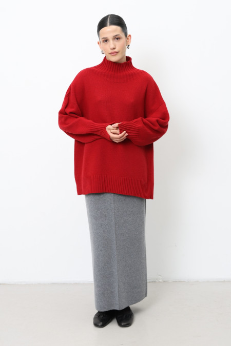Об’ємний джемпер із коміром-стійкою з вовни ягнят темно-червоний Об’ємний джемпер із коміром-стійкою з вовни ягнят темно-червоний