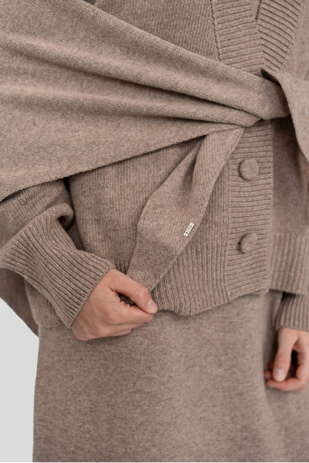 Soft Lambswool Beige Chunky-knit Triangular Shawl