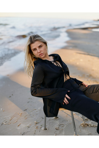 Блуза из шелковистой ткани черная