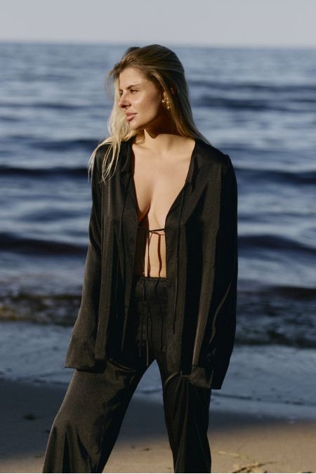 Блуза з шовковистої тканини чорна