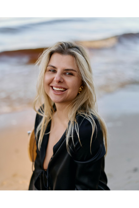 Блуза з шовковистої тканини чорна