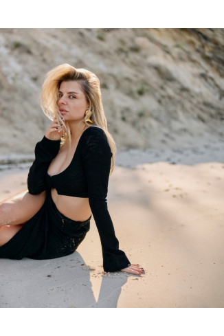 Юбка с глубоким разрезом черная