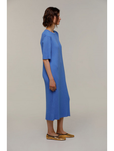 Пряма міді-сукня блакитна