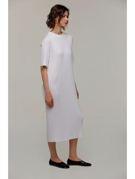 Пряма міді-сукня біла